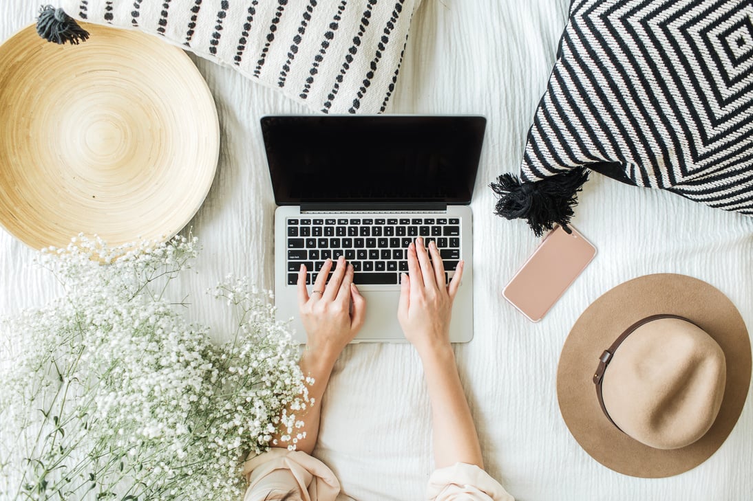 Artistic Women's Home Office Desk